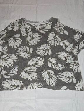 J. Jill white and green Oversized leaf linen blend sweater Shirt Sz Small Petite